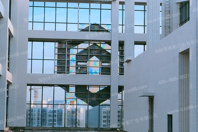 幕墻發(fā)光字廣告牌背后結構